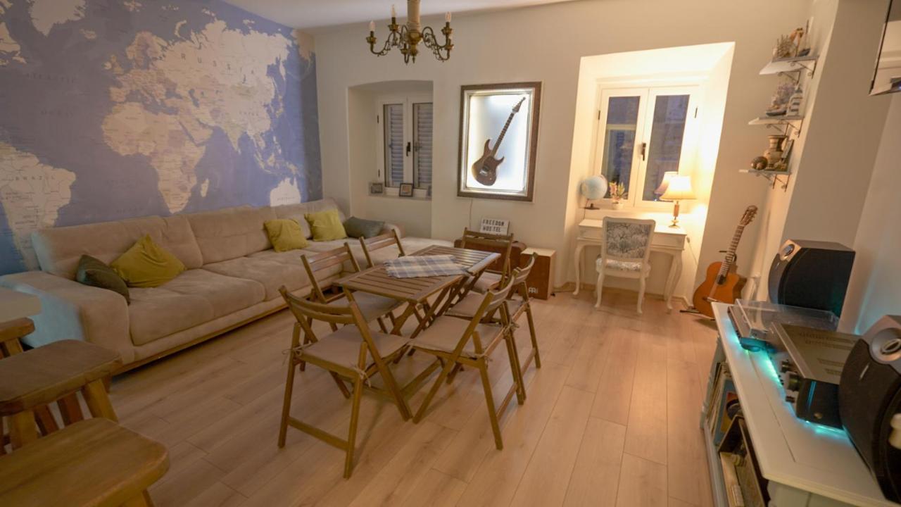 בודווה Freedom Hostel מראה חיצוני תמונה