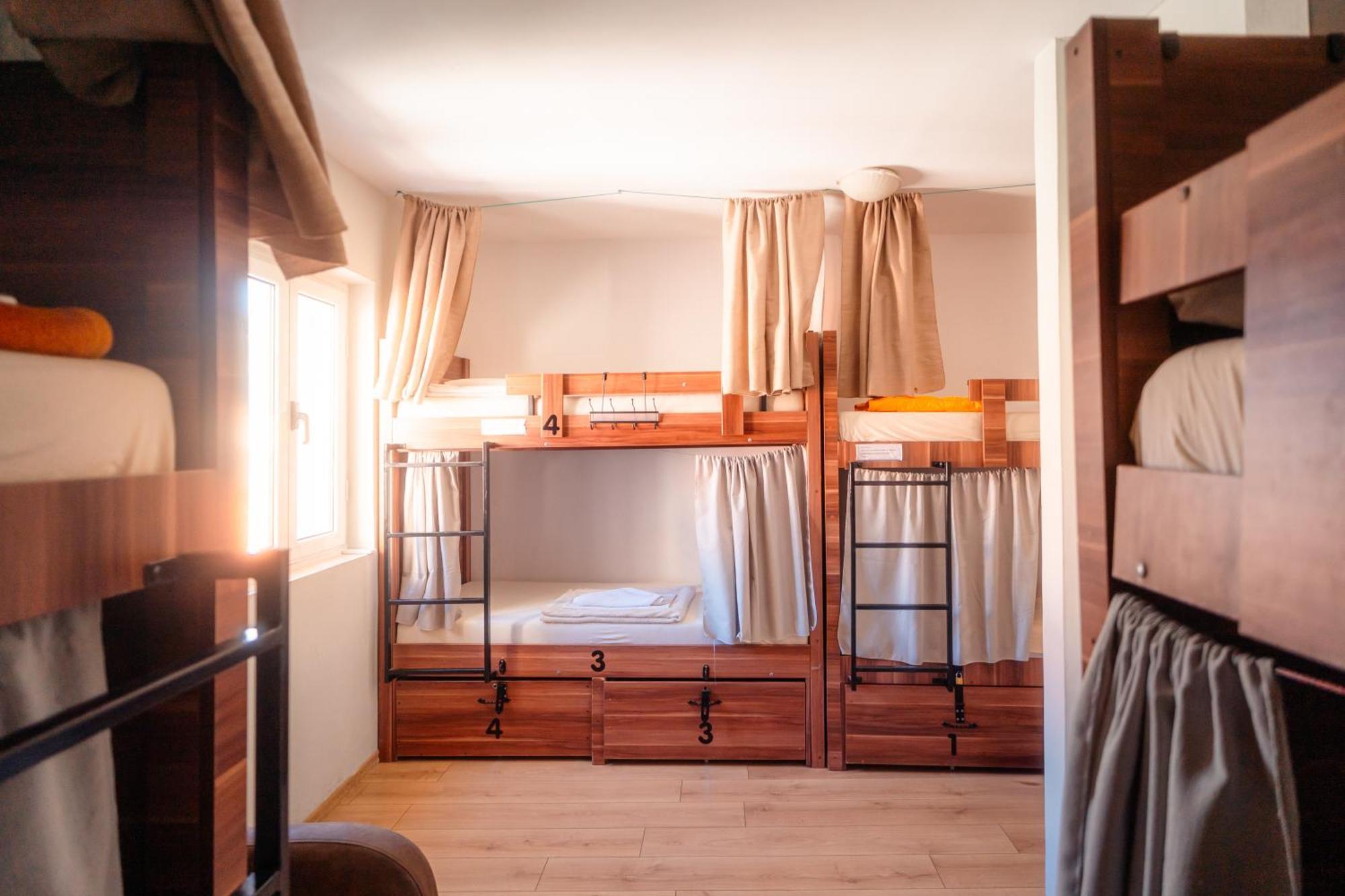בודווה Freedom Hostel מראה חיצוני תמונה