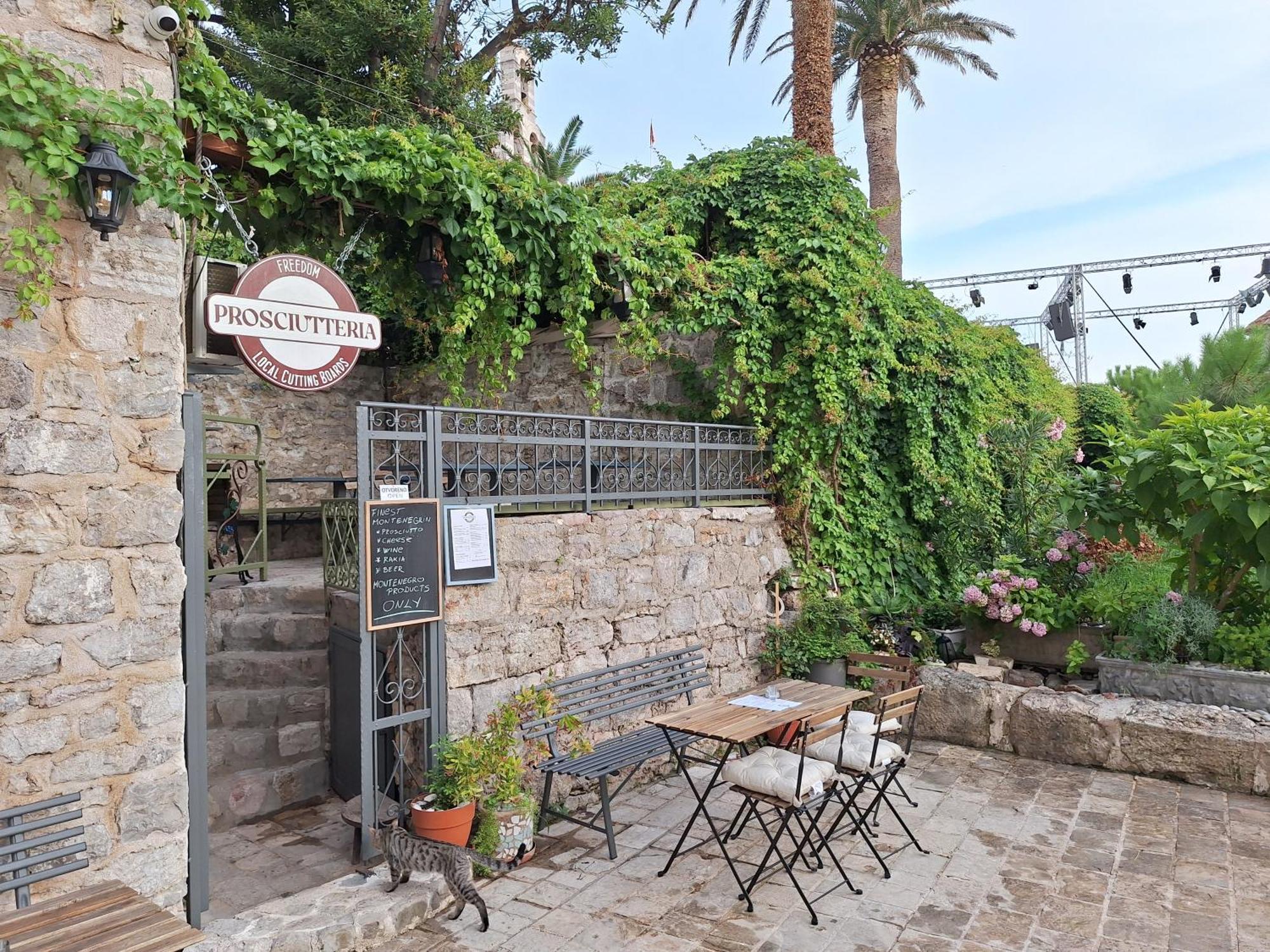 בודווה Freedom Hostel מראה חיצוני תמונה